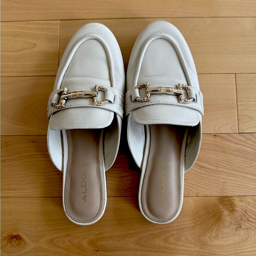 ALDO 6.5 CREAM WHITE AND GOLD LEATHER FLATS SLIP-ON LOAFERS